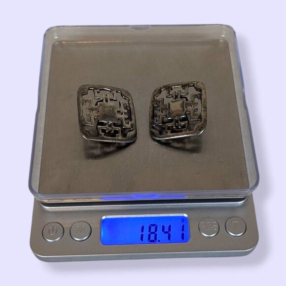 V. Square Brutalist Cut Out Earrings - Picture 5 of 5